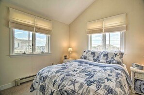 3 bedrooms, desk, travel crib, free internet