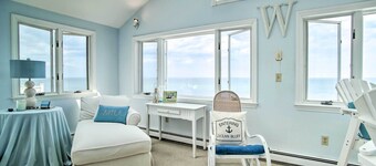 2 Decks + Beach Access: Oceanfront Getaway!
