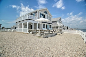 Terrace/patio - 2 Decks + Beach Access: Oceanfront Getaway! (Marshfield)
