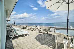 Outdoor dining - 2 Decks + Beach Access: Oceanfront Getaway! (Marshfield)