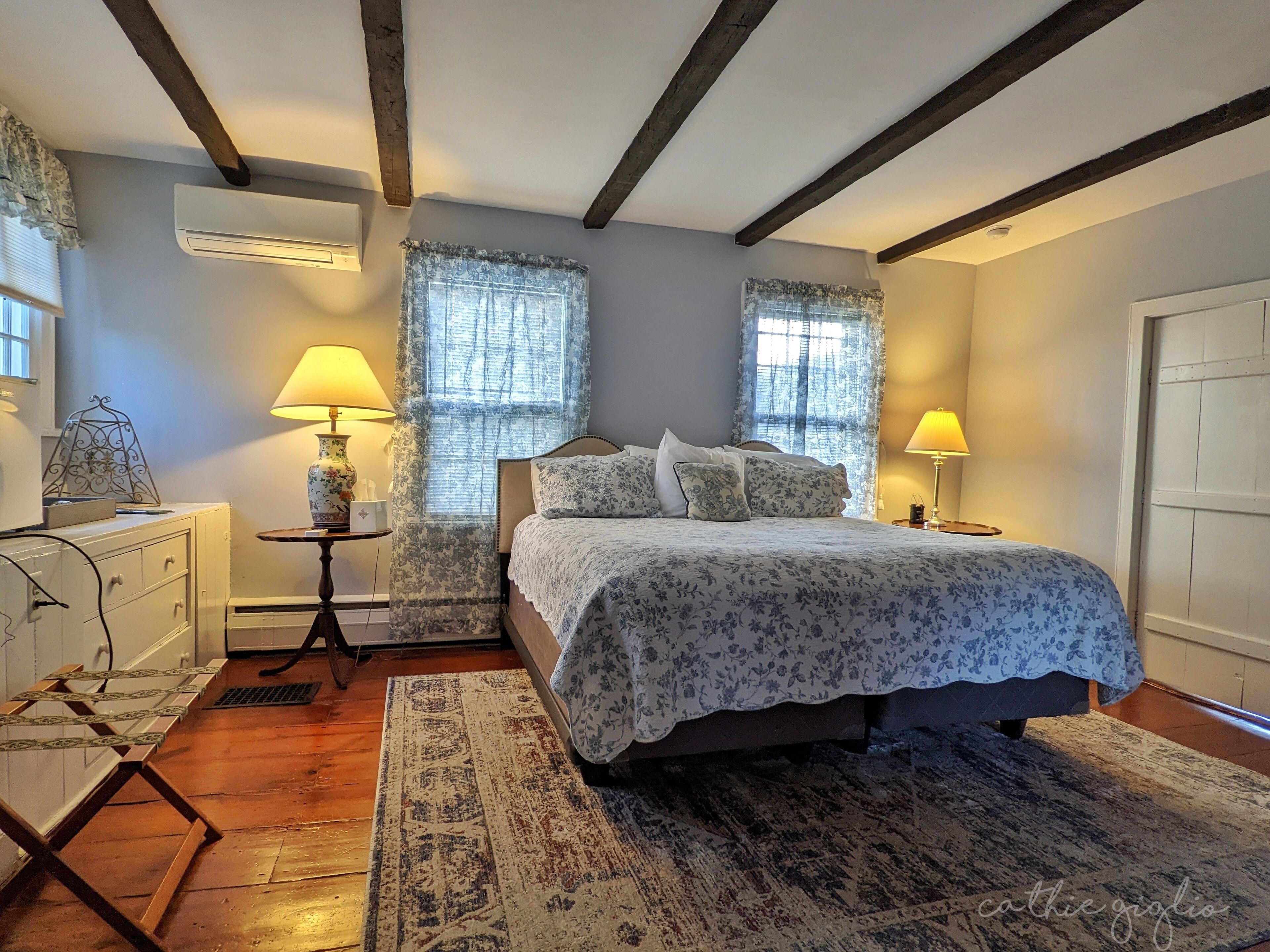 Beddingfield, Luxury King Quadruple | Premium bedding, individually decorated, individually furnished