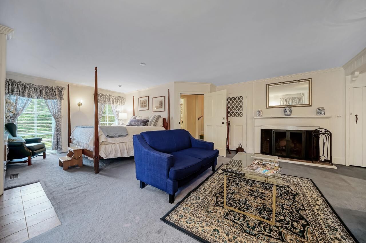 Cromwell Suite, Luxury King, Jacuzzi | Living area