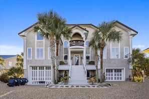 Exterior - Welcome to Hidden Gem this stunning beachfront home is located in the gated community of the Plantation. Boasting 5 bedrooms and 5 bathrooms this home is perfect for large families that enjoy their own space. (St. George Island)