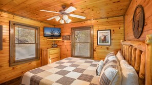5 bedrooms, desk, iron/ironing board, travel cot