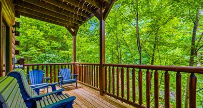 Luxury 5BR Gatlinburg Cabin | Sleeps 16 | Hot Tub • Theater • Pets OK