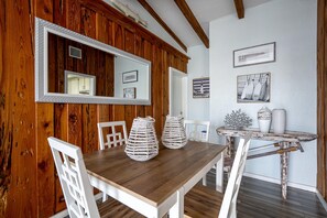 House, 3 Bedrooms | Dining
