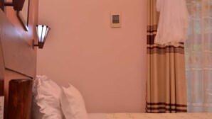 Deluxe Room - Kaz Garden Cottages (Entebbe)