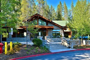 Exterior - Base Camp G- Ski-in / Ski-out Condo in Tahoe Donner (Truckee)