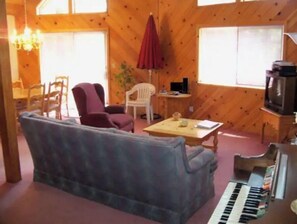 Living area - Vacation cabin for all seasons - BUC! (Truckee)