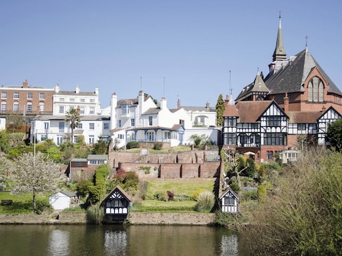 5 bedroom accommodation in Heritage Marina, near Congleton