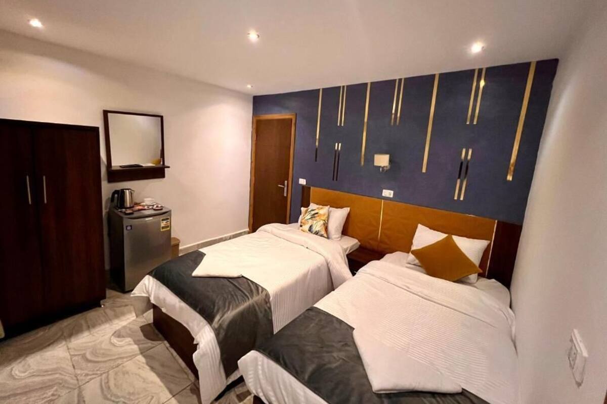 Deluxe Twin Room | Minibar, in-room safe, iron/ironing board (on request), WiFi (free)