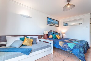 Desk, iron/ironing board, free WiFi, bed sheets - Studio Karuker’As - Aouara 1326 (Sainte-Anne)
