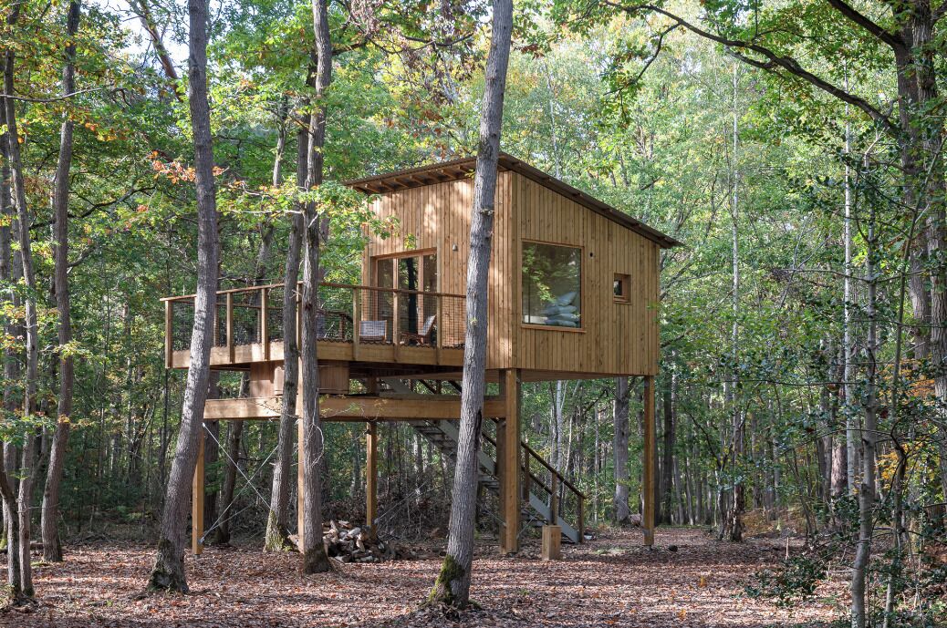 Luxury Cabin | Minibar, blackout drapes, bed sheets