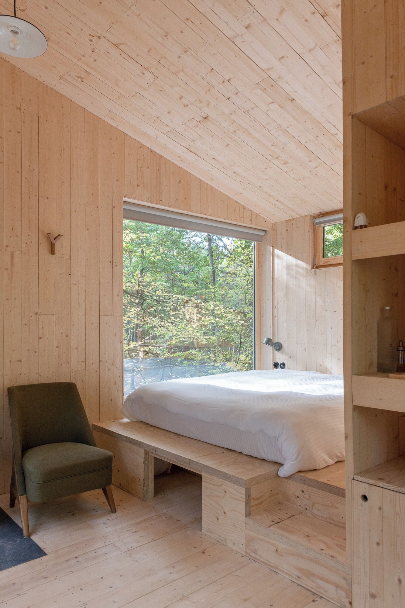 Kabin Mewah | Minibar, tirai kedap cahaya, dan seprai linen