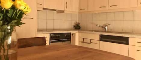 Coffee/tea maker, fridge, microwave, oven
