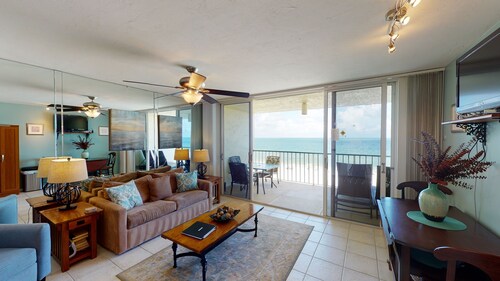 Beachfront Living at the Apollo I On-Site Sunset Grille Tiki/Restaurant