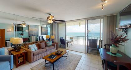 Beachfront Living at the Apollo I On-Site Sunset Grille Tiki/Restaurant