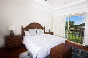 4 slaapkamers, een strijkplank/strijkijzer, reisbedje, wifi