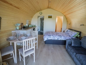 1 bedroom, individually decorated, individually furnished, free WiFi - Tamina (Worcester)