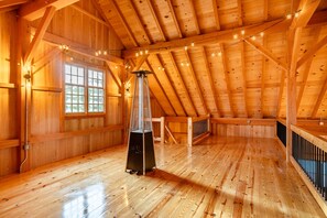 Interior - Secluded Chester County historic farmhouse and venue (Coatesville)