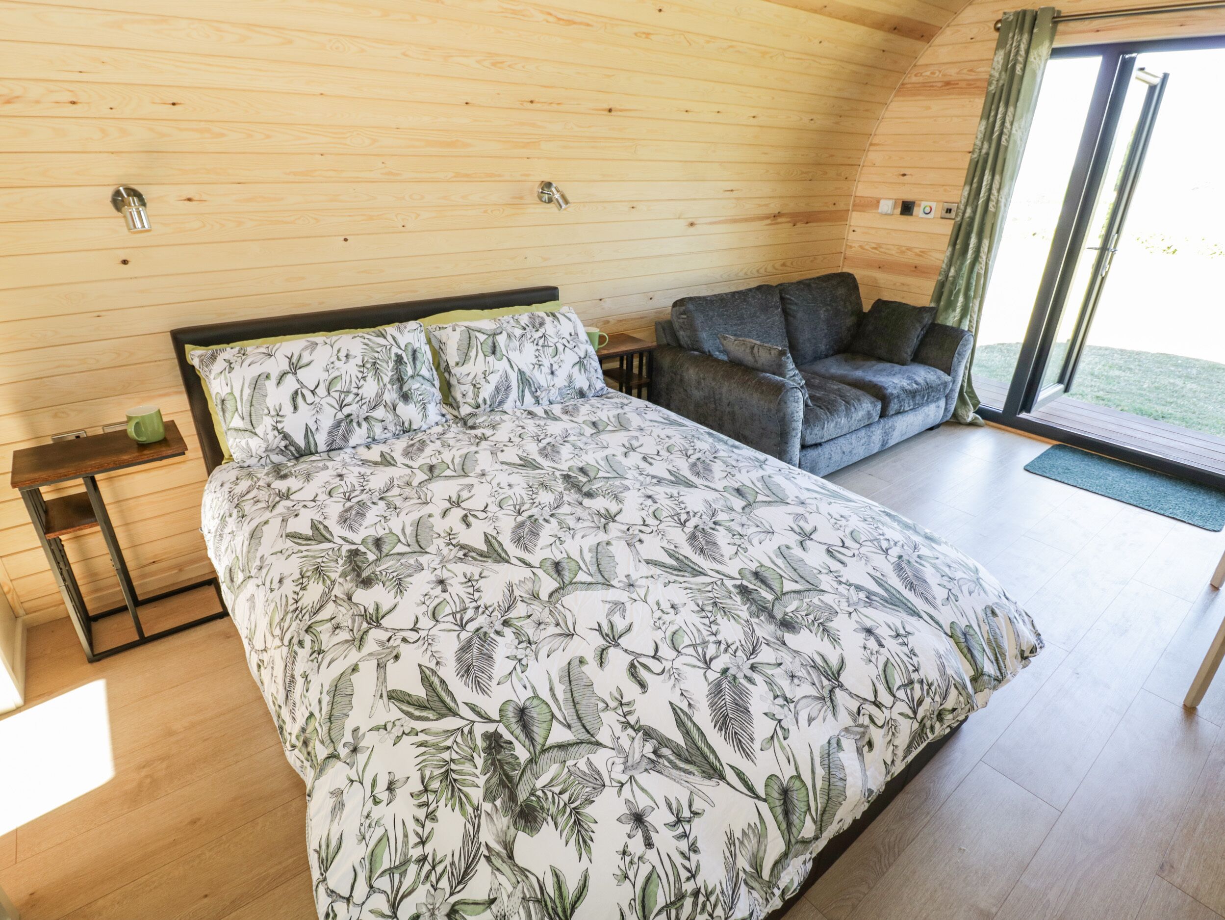 2 bedrooms, individually decorated, individually furnished, free WiFi