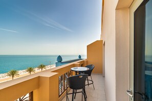 Exclusief appartement, 2 slaapkamers, keuken, uitzicht op zee | Balkon