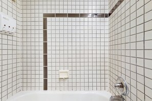 Secador de pelo y toallas