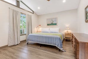 4 bedrooms, internet, bed sheets