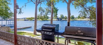 Multiple, dog-friendly waterfront homes with Lake LBJ views - snowbird-friendly