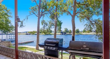 Multiple, dog-friendly waterfront homes with Lake LBJ views - snowbird-friendly