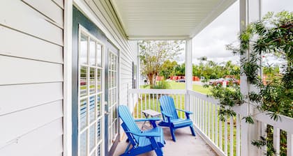Delightful coastal gem with pool, hot tub, private balcony, fast WiFi & AC