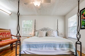 3 bedrooms, iron/ironing board, internet, bed sheets