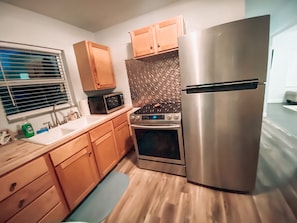 Refrigerador, microondas, horno, placa de cocina