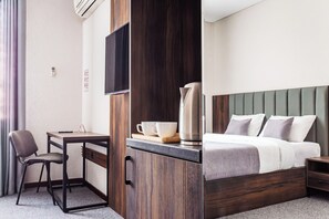 Standard Double Room | Minibar, in-room safe, desk, laptop workspace - Grand Nur (Tashkent)