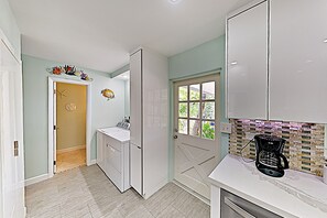 Interior - Quiet, spacious canal-side home with private pool, waterfront patio & central AC (Marathon)