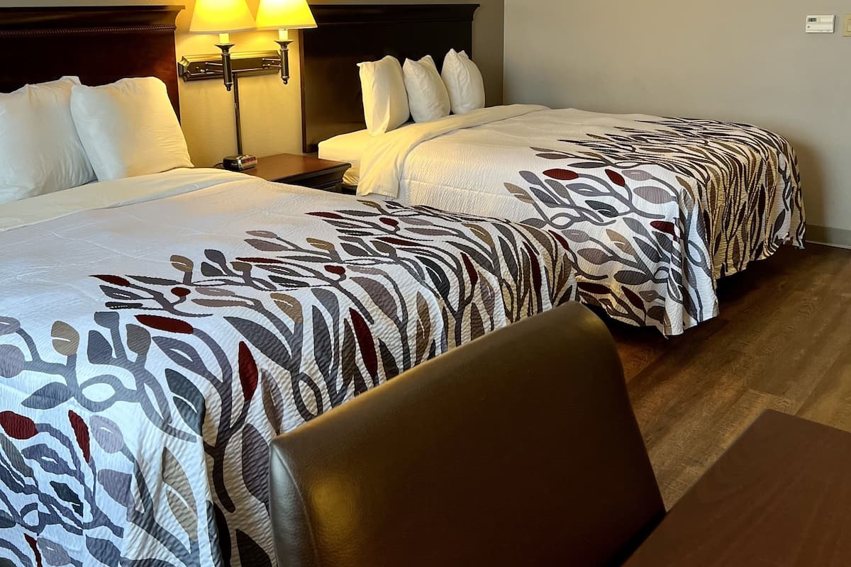 Traditional Double Room | Desk, blackout drapes, iron/ironing board, WiFi (free)