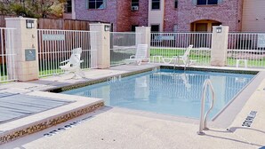 Pool - Midland inn (Midland)