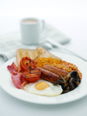 Frokostbuffé hver dag (mot et tillegg)