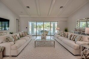 Smart-TV, fotballspill, bordtennis og printere