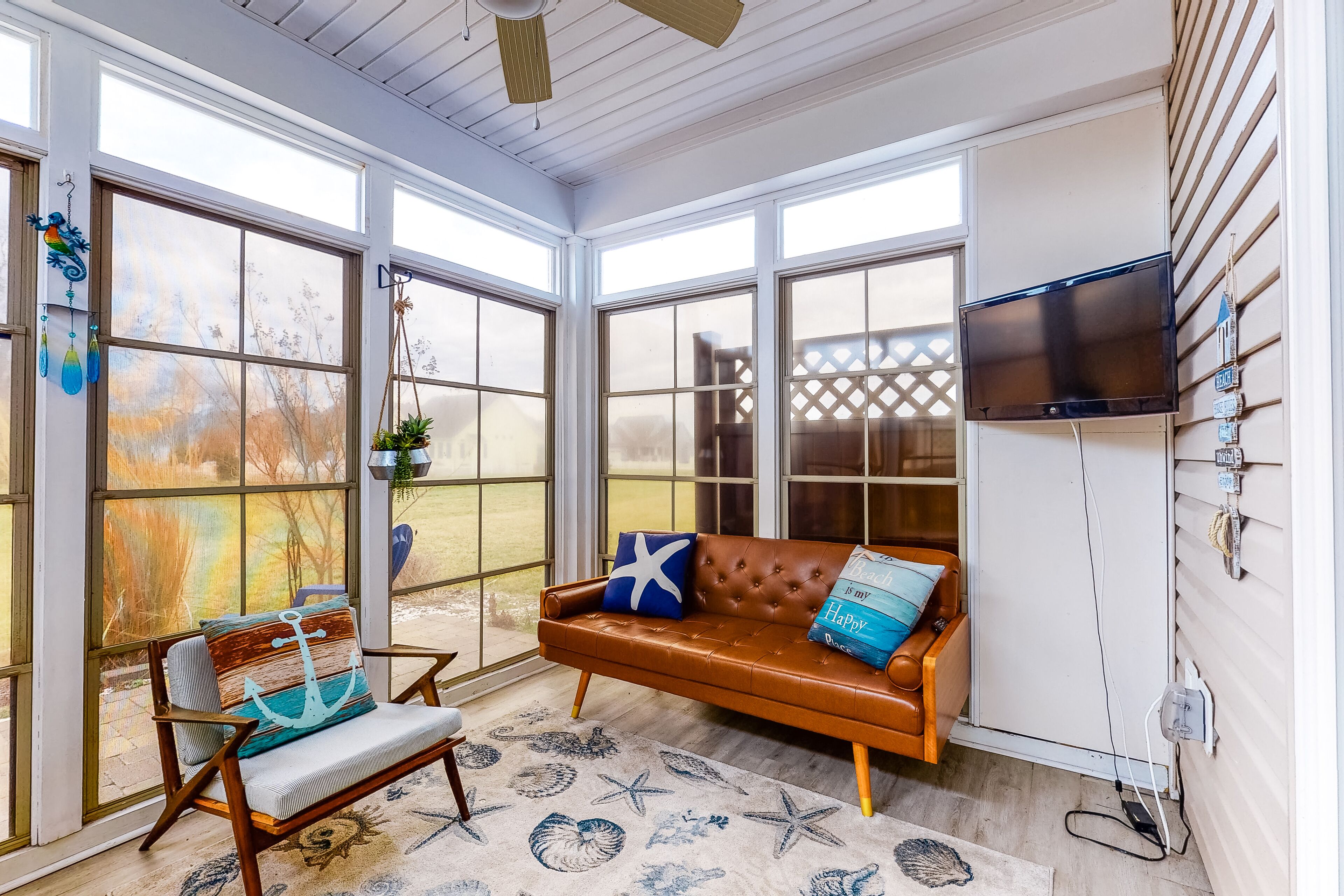 Tv, dvd-spelare och ett bordtennisbord