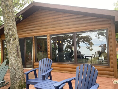 Beautiful Lakefront Property with Guesthouse