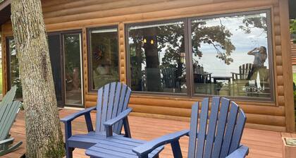 Beautiful Lakefront Property with Guesthouse