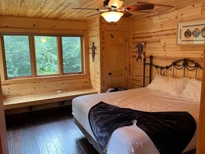 4 bedrooms, travel cot, free WiFi, bed sheets