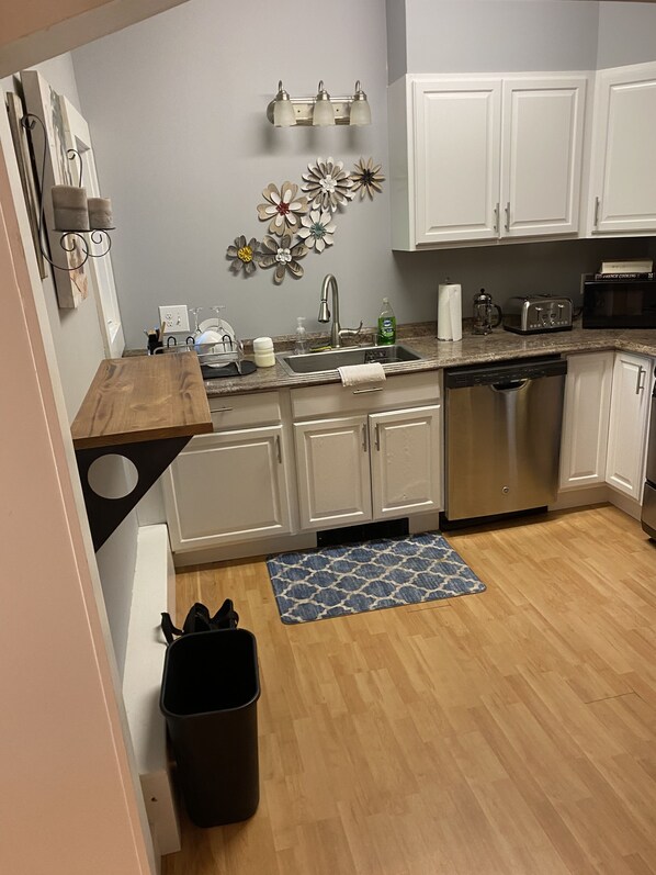 Fridge, microwave, oven, stovetop - Nikki’s Place! Textbook Village life! (Blue Hill)