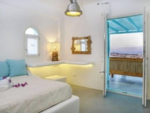 3 bedrooms, in-room safe, desk, iron/ironing board