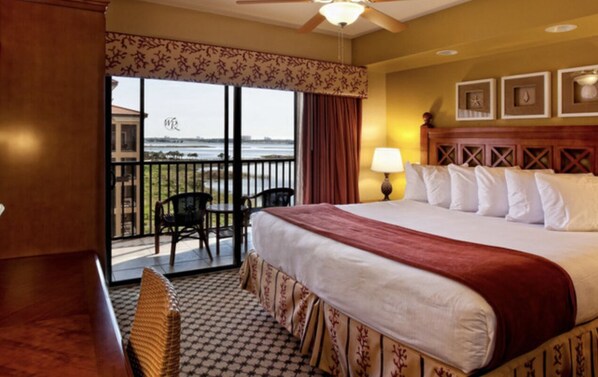 Relax in this inviting room with a large bed, balcony, and seating area.