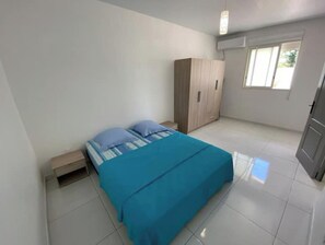 1 chambre, fer et planche Ă repasser, Wi-Fi gratuit, draps fournis