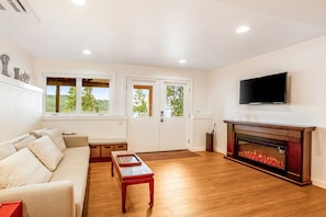 TV, fireplace