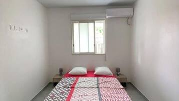 1 chambre, fer et planche Ă repasser, Wi-Fi gratuit, draps fournis