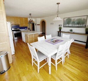 Dining - Palisade Peach Orchard Farmhouse w/Pool & Spa 18+ (Palisade)